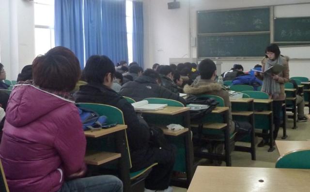 yl7703永利官网2011级召开新学期年级会