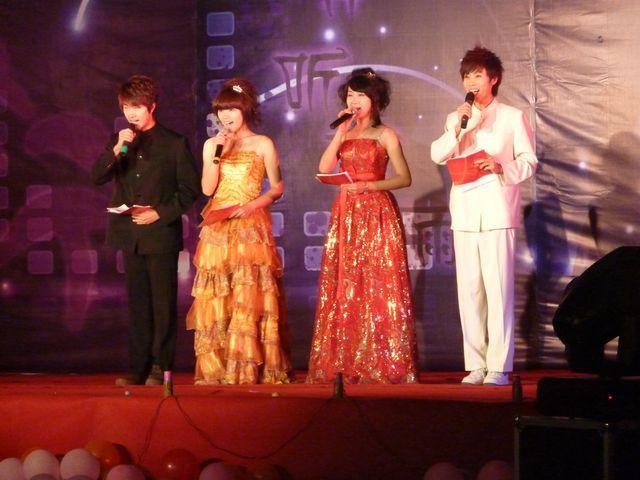 yl7703永利官网举办创先争优活动展示会暨2010级迎新晚会-01